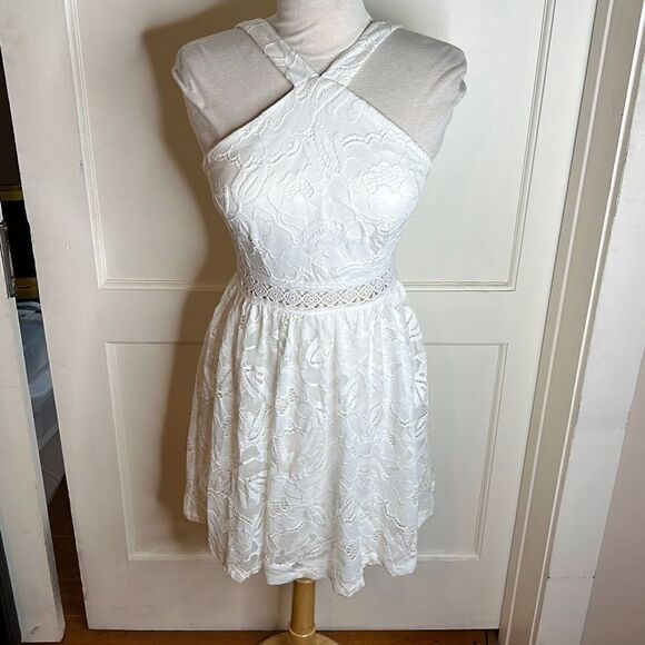 Francesca’s White Lace Halter Summer mini dress Size Medium - Picture 2 of 7